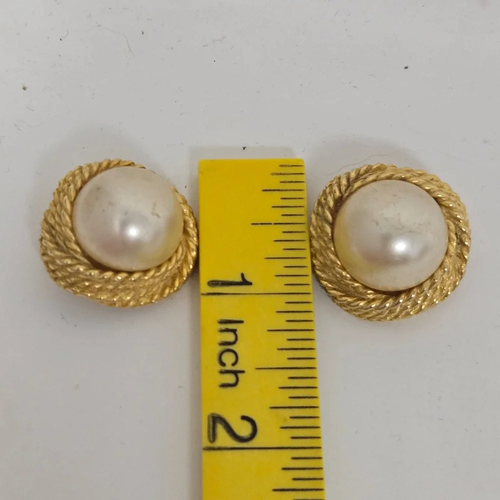 Vintage Gold Tone Mabe Pearl Rope Border‎ Clip On Earrings Round Button 1 Inch